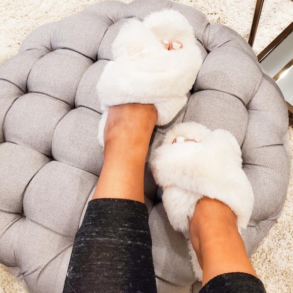 Shoes - Beige Crisscross Fluffy slipper